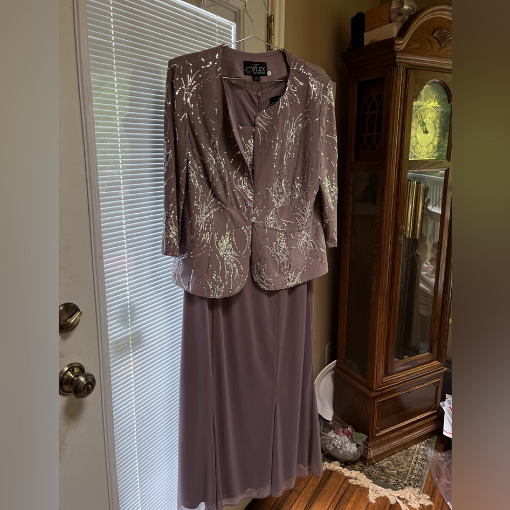 Alex Evenings Gray Midi Trumpet Dress for Night Out - Picture 4 of 9